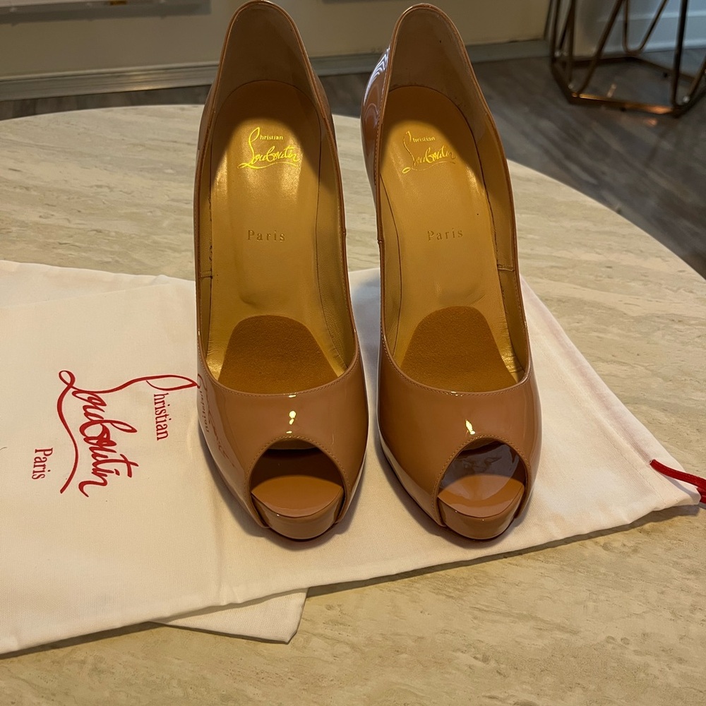 Christian Louboutin “New Very Prive”Patent Leather Heels